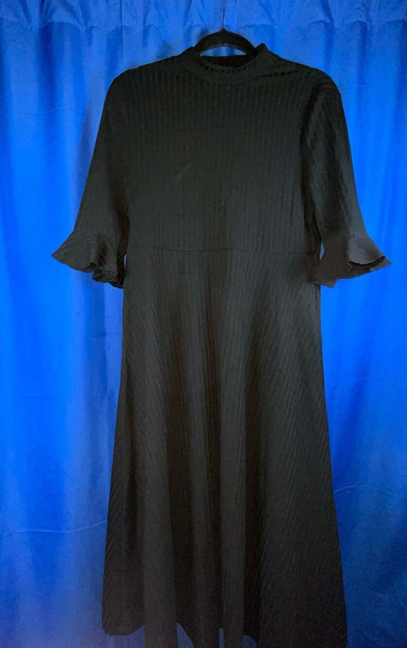 XL - Verdusa Black Ribbed Mock Neck Ruffle Sleeve Midi Dress Size